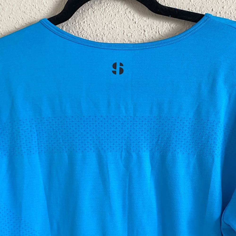 Sports Illustrated Swim Blue and Black Gradient Long Sleeve Tee - Picture 5 of 9
